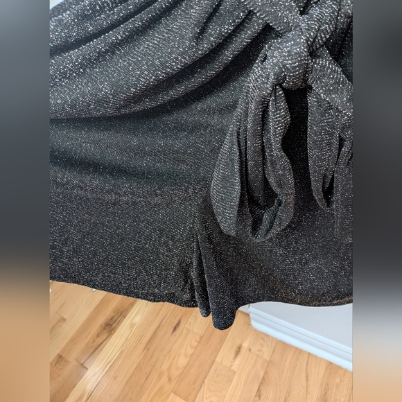 TORRID Glitter Lurex Flutter Sleeve Surplice Romper Size 2 = 2X Black - Picture 10 of 13